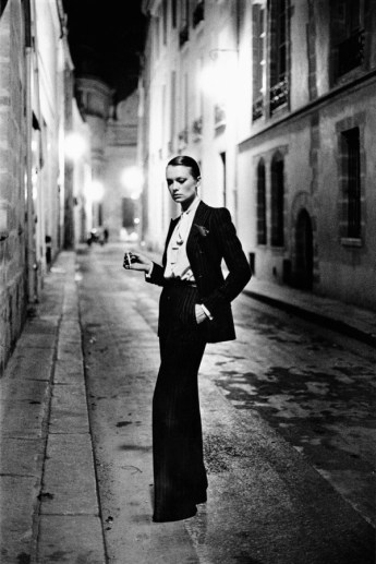 Yves-Saint-Laurent-Vogue-France-Rue-Aubriot-Paris-1975-Helmut-Newton-Estate